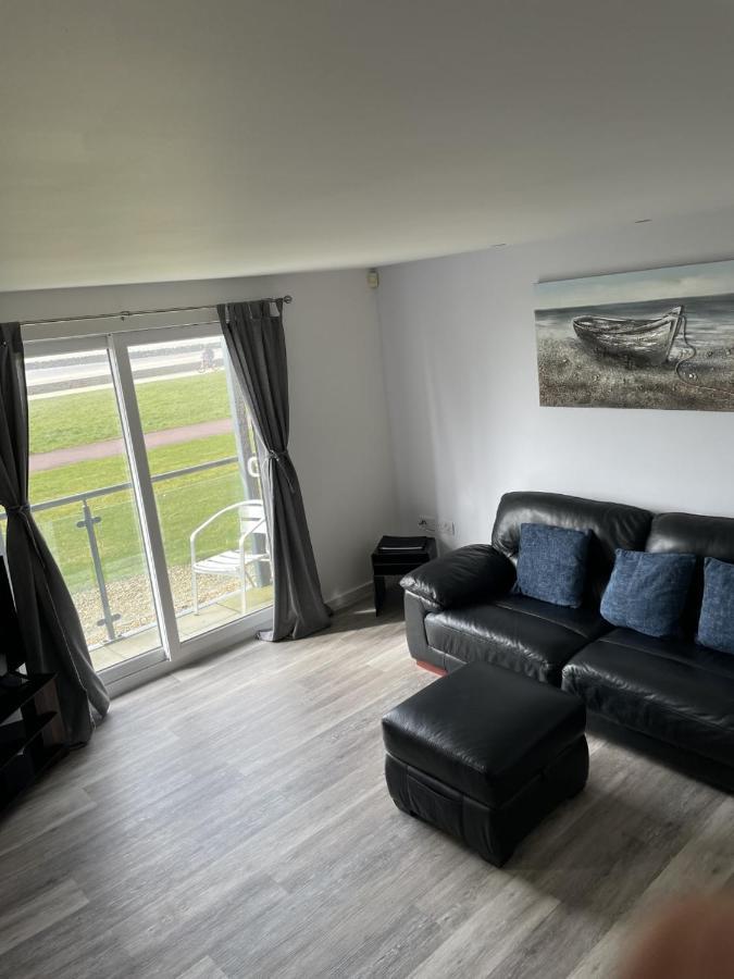 Beach Front Apartment Llanelli Exterior foto